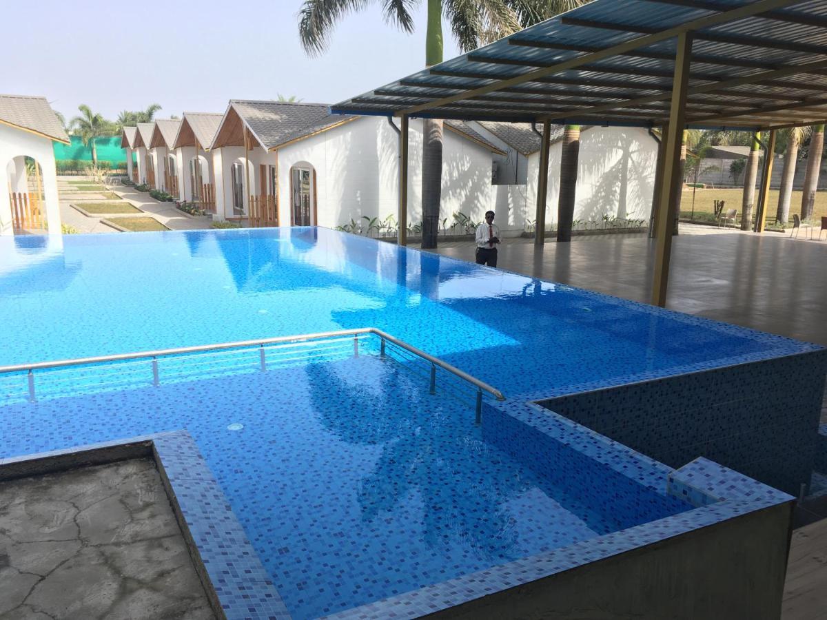 Vits Daman Devka Beach Exterior photo