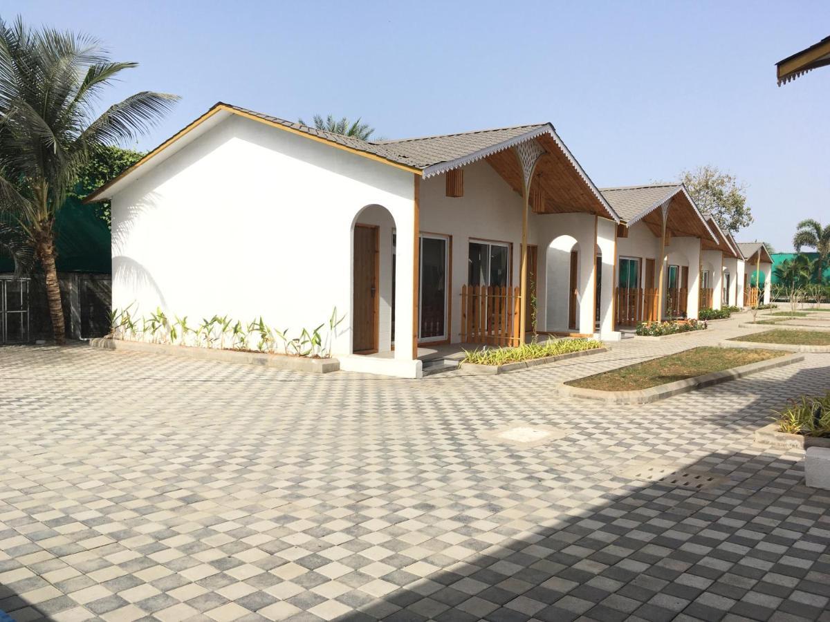 Vits Daman Devka Beach Exterior photo