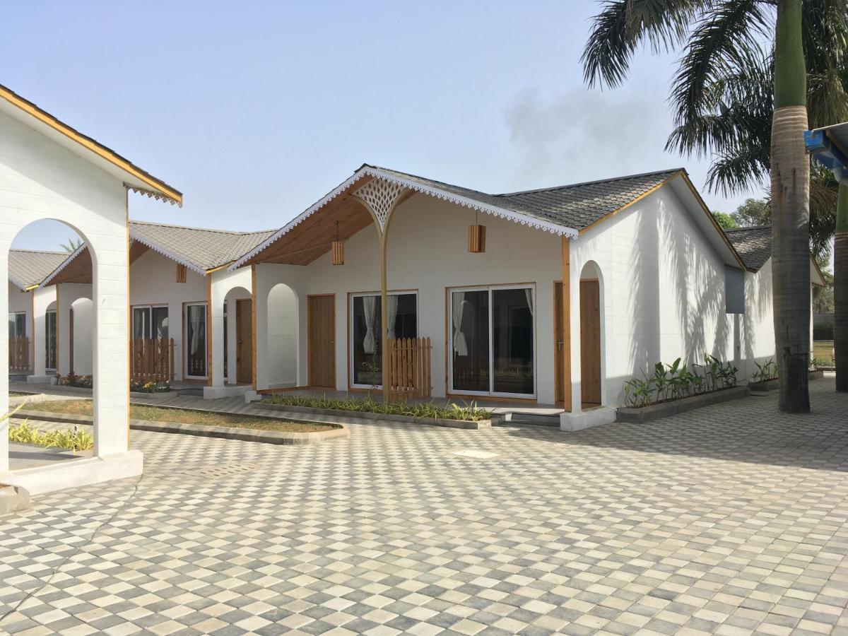 Vits Daman Devka Beach Exterior photo