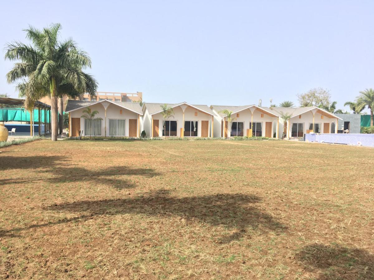 Vits Daman Devka Beach Exterior photo
