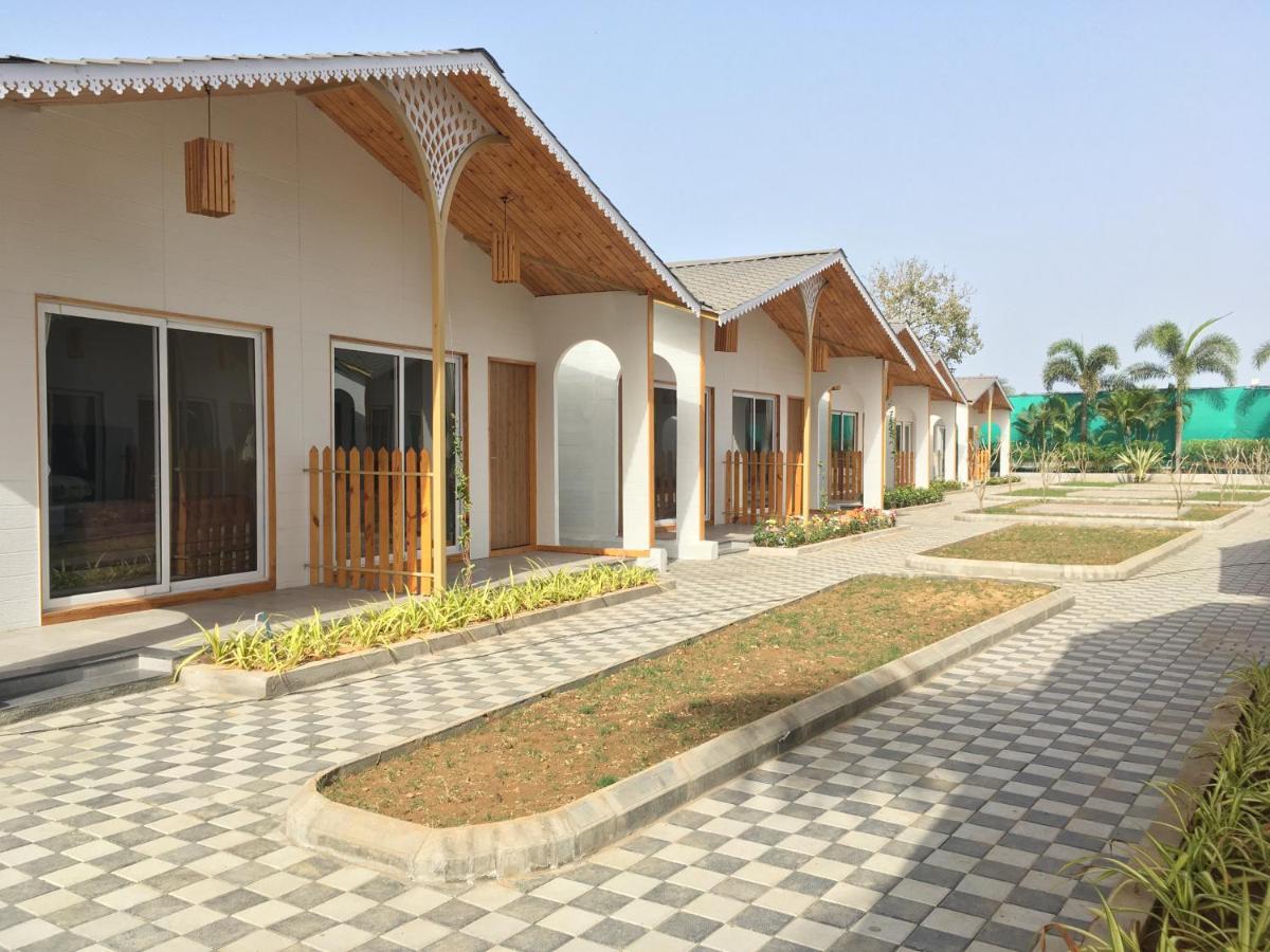 Vits Daman Devka Beach Exterior photo