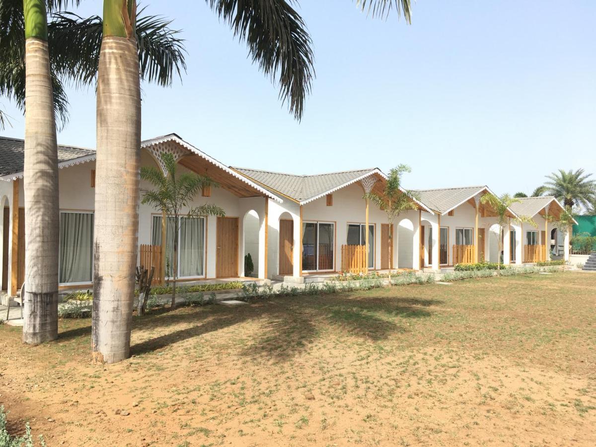 Vits Daman Devka Beach Exterior photo