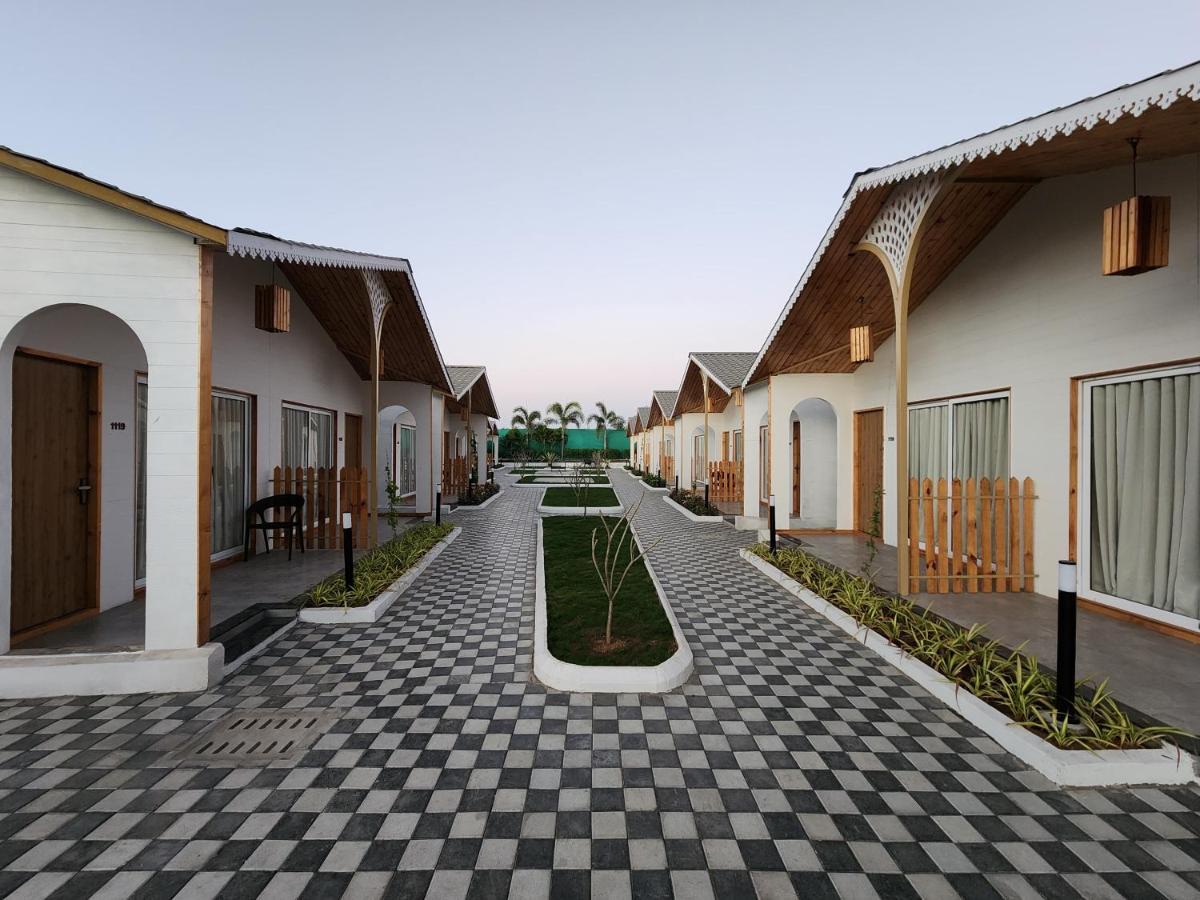 Vits Daman Devka Beach Exterior photo
