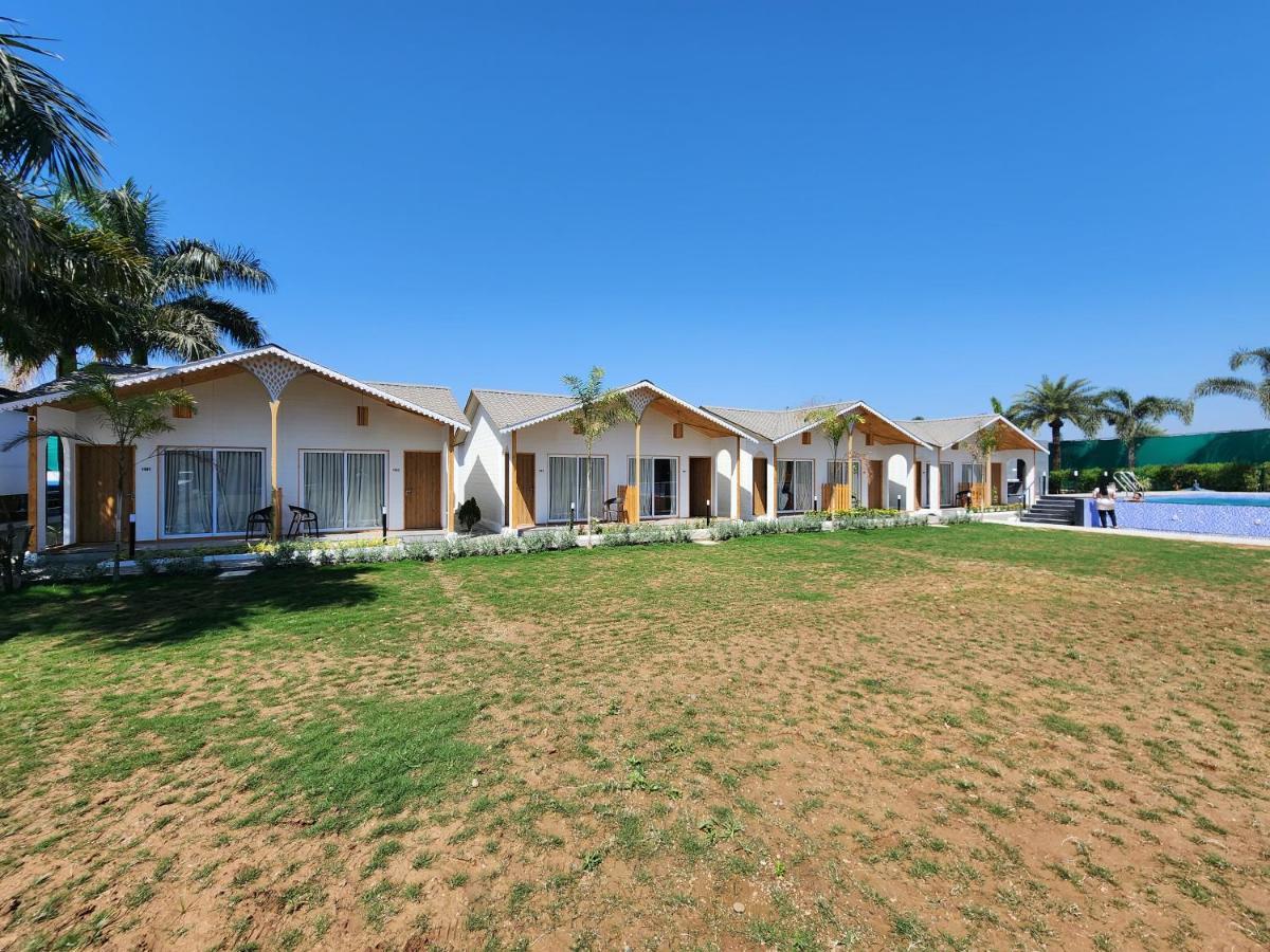 Vits Daman Devka Beach Exterior photo
