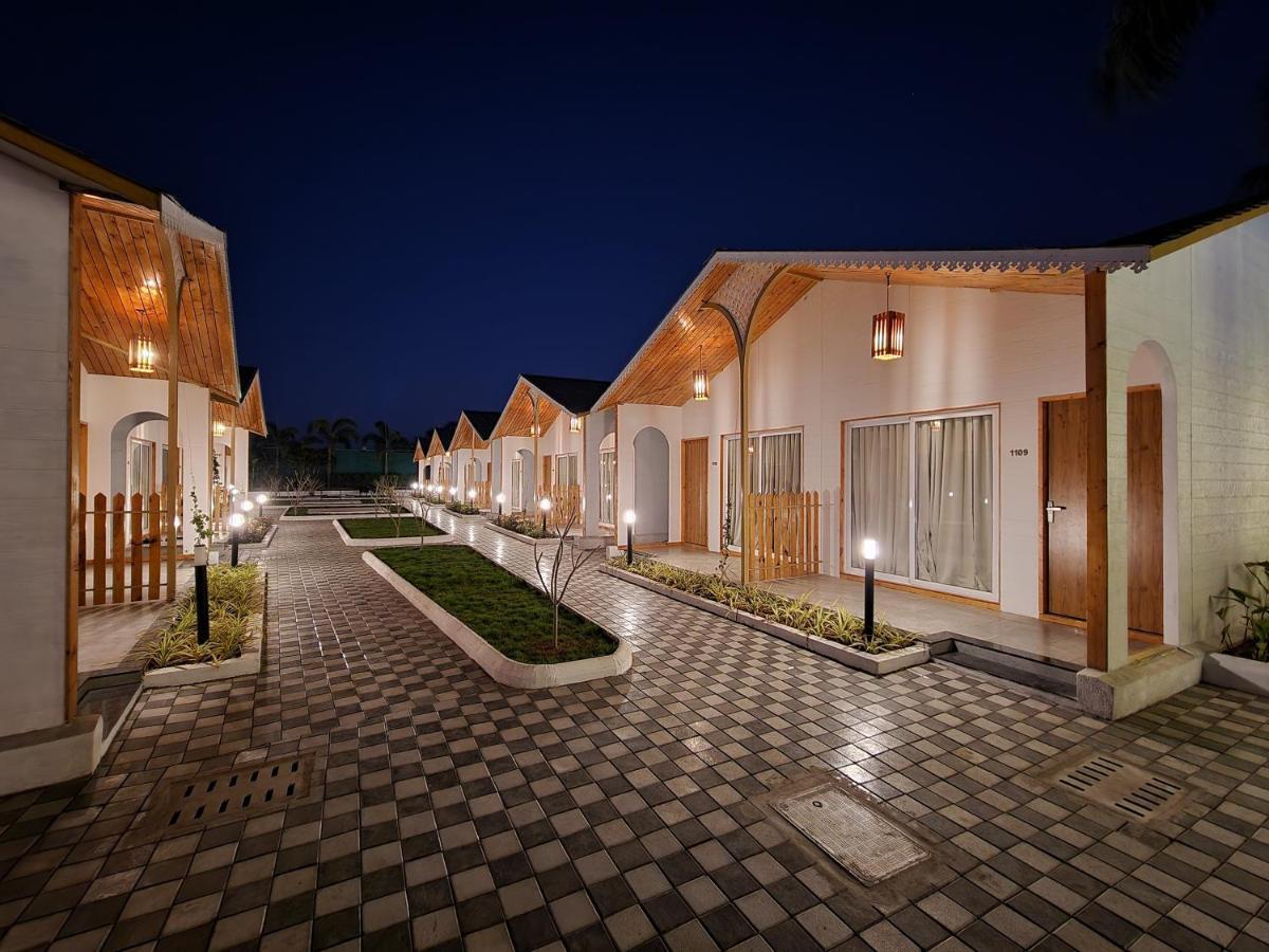 Vits Daman Devka Beach Exterior photo