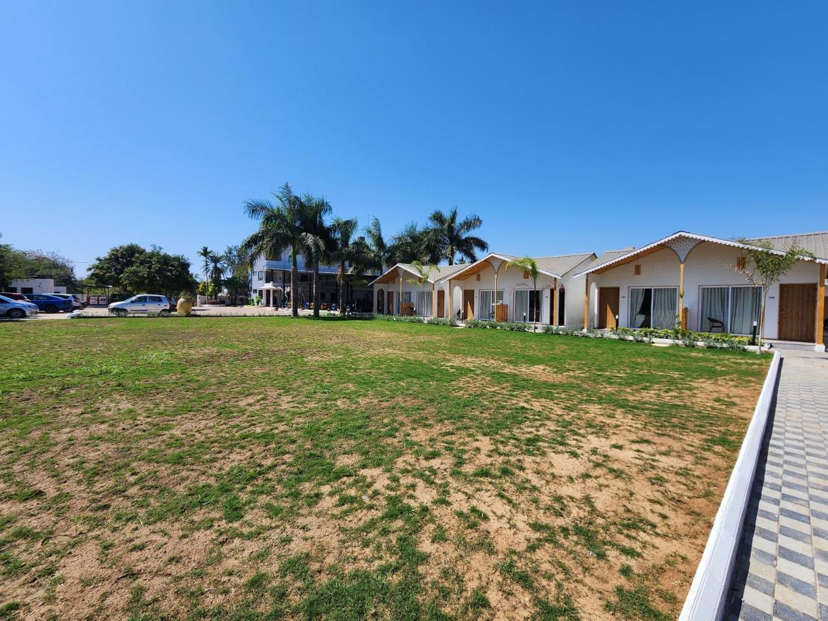 Vits Daman Devka Beach Exterior photo