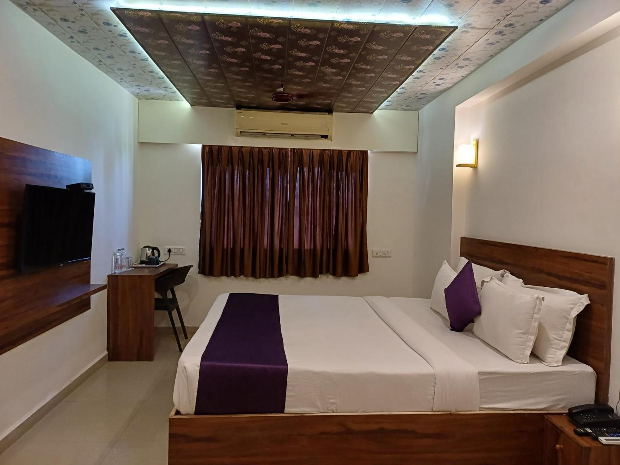 Vits Daman Devka Beach Exterior photo