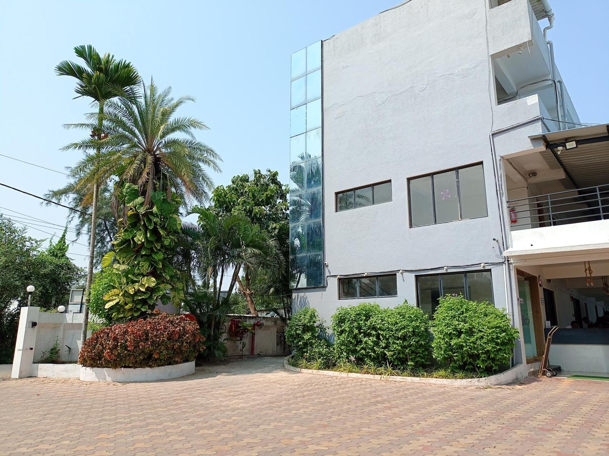 Vits Daman Devka Beach Exterior photo